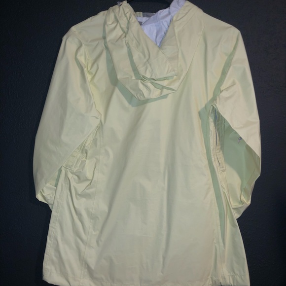 Eddie Bauer Women’s Cloud Cap Rain Jacket - Picture 3 of 4